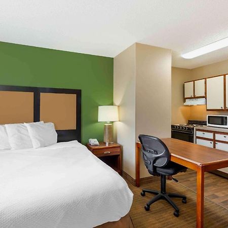 Suburban Studios Copley Akron West Extérieur photo