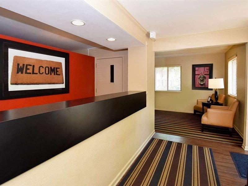 Suburban Studios Copley Akron West Extérieur photo
