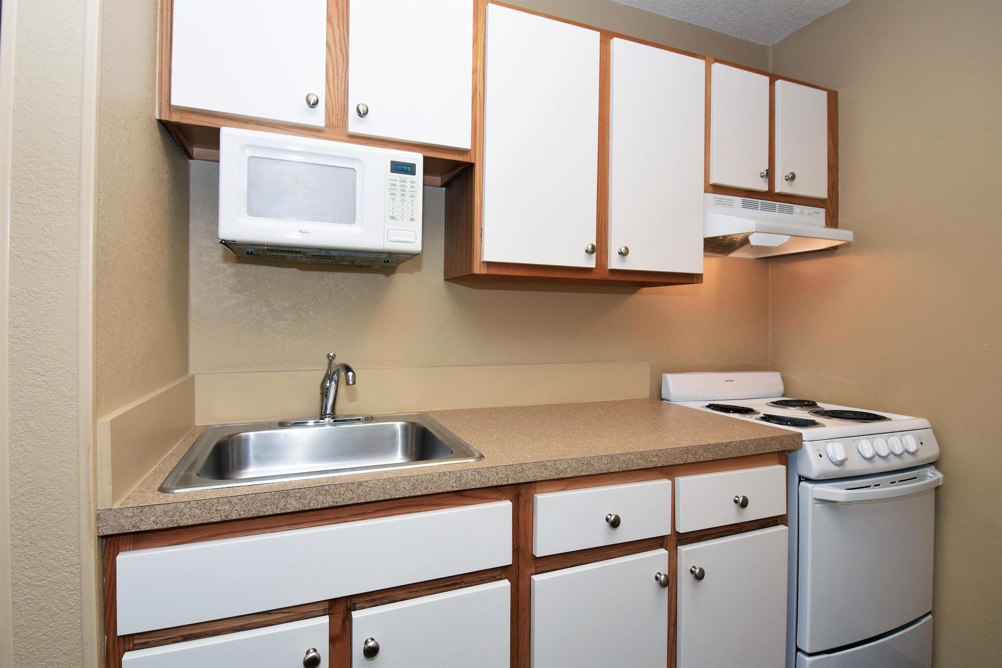 Suburban Studios Copley Akron West Extérieur photo