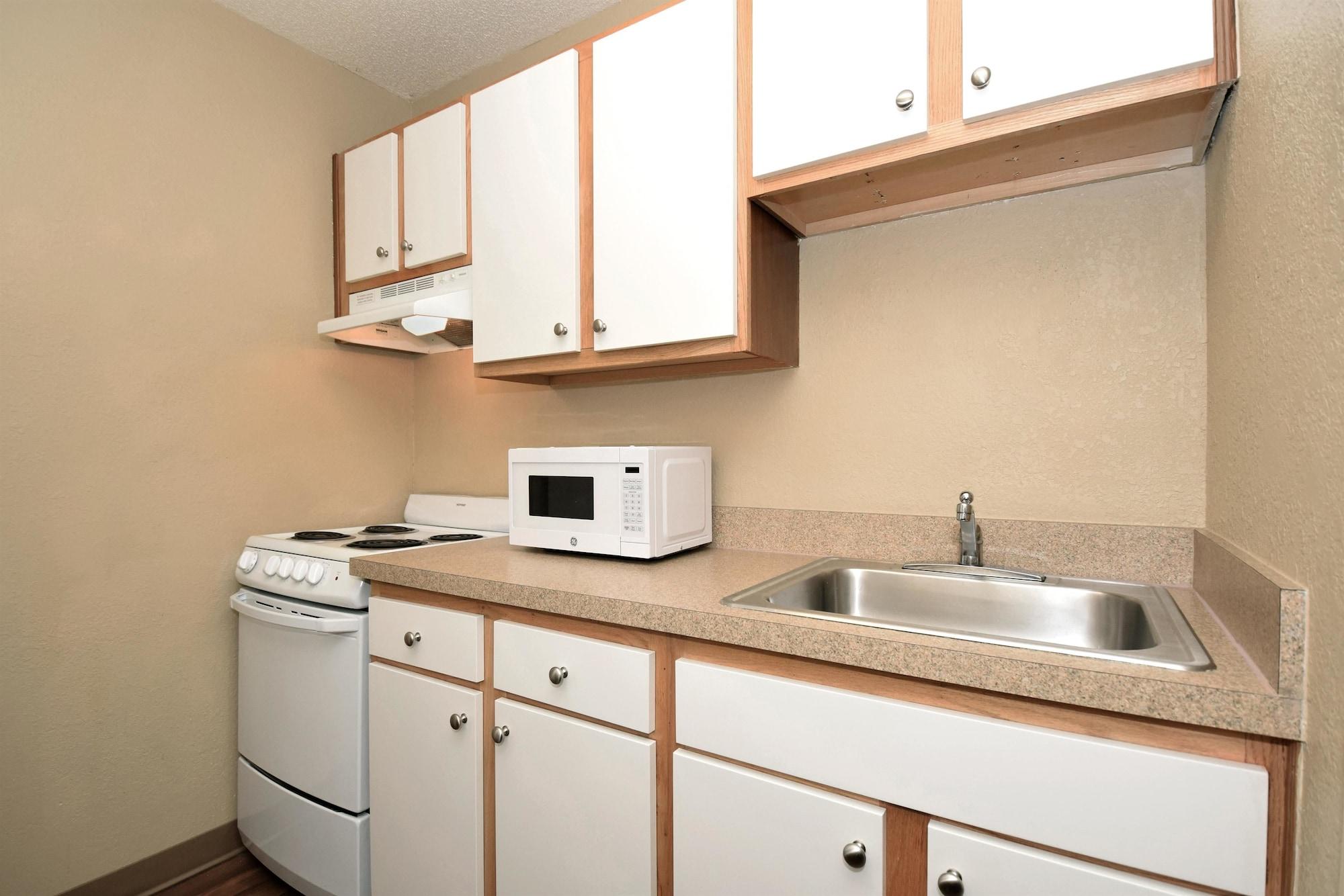 Suburban Studios Copley Akron West Extérieur photo