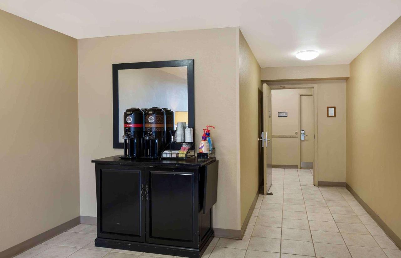 Suburban Studios Copley Akron West Extérieur photo