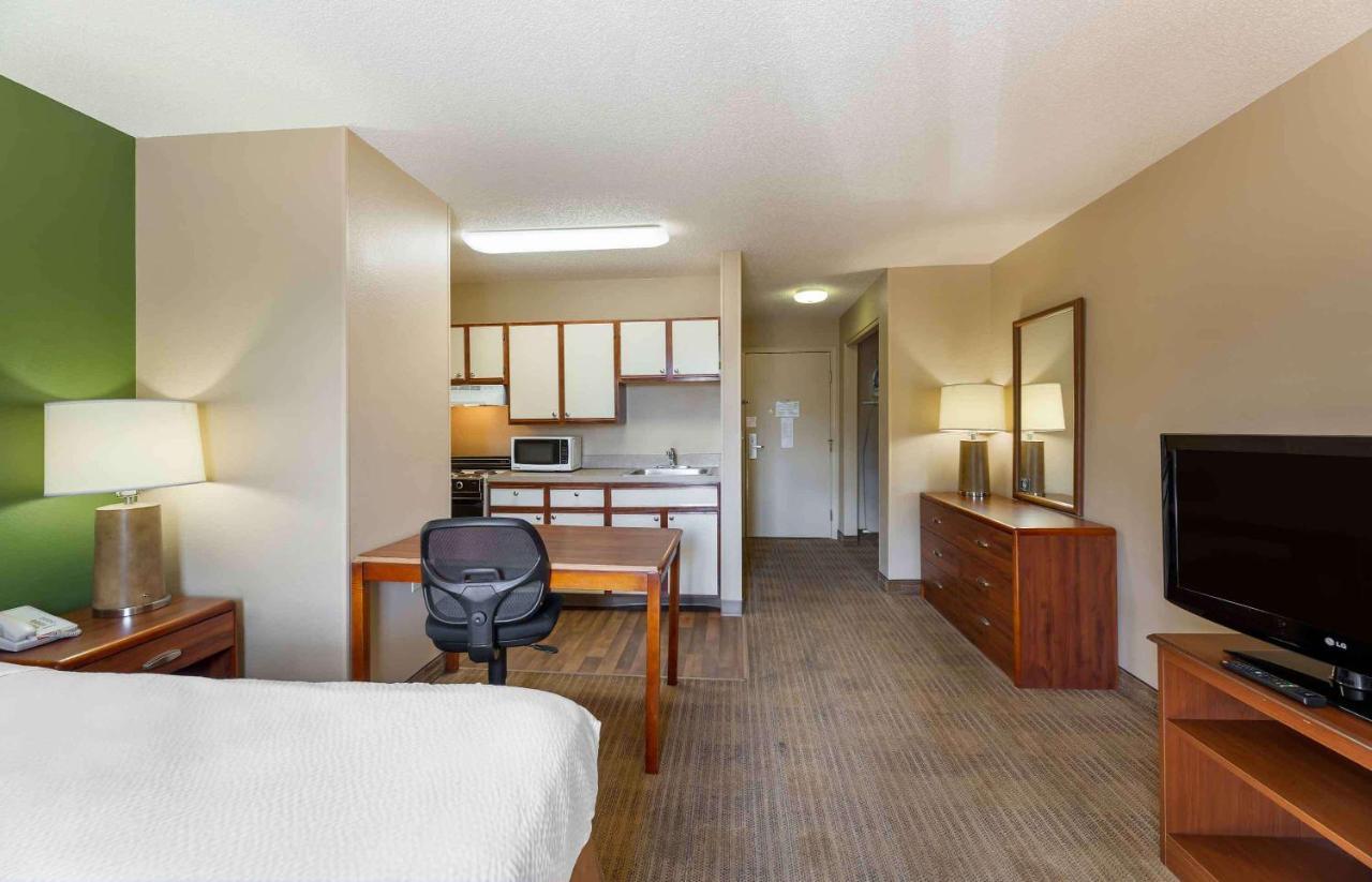 Suburban Studios Copley Akron West Extérieur photo