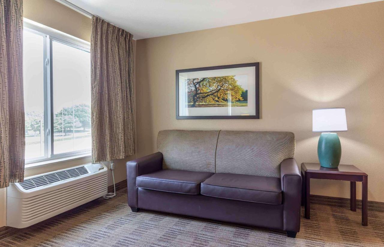 Suburban Studios Copley Akron West Extérieur photo
