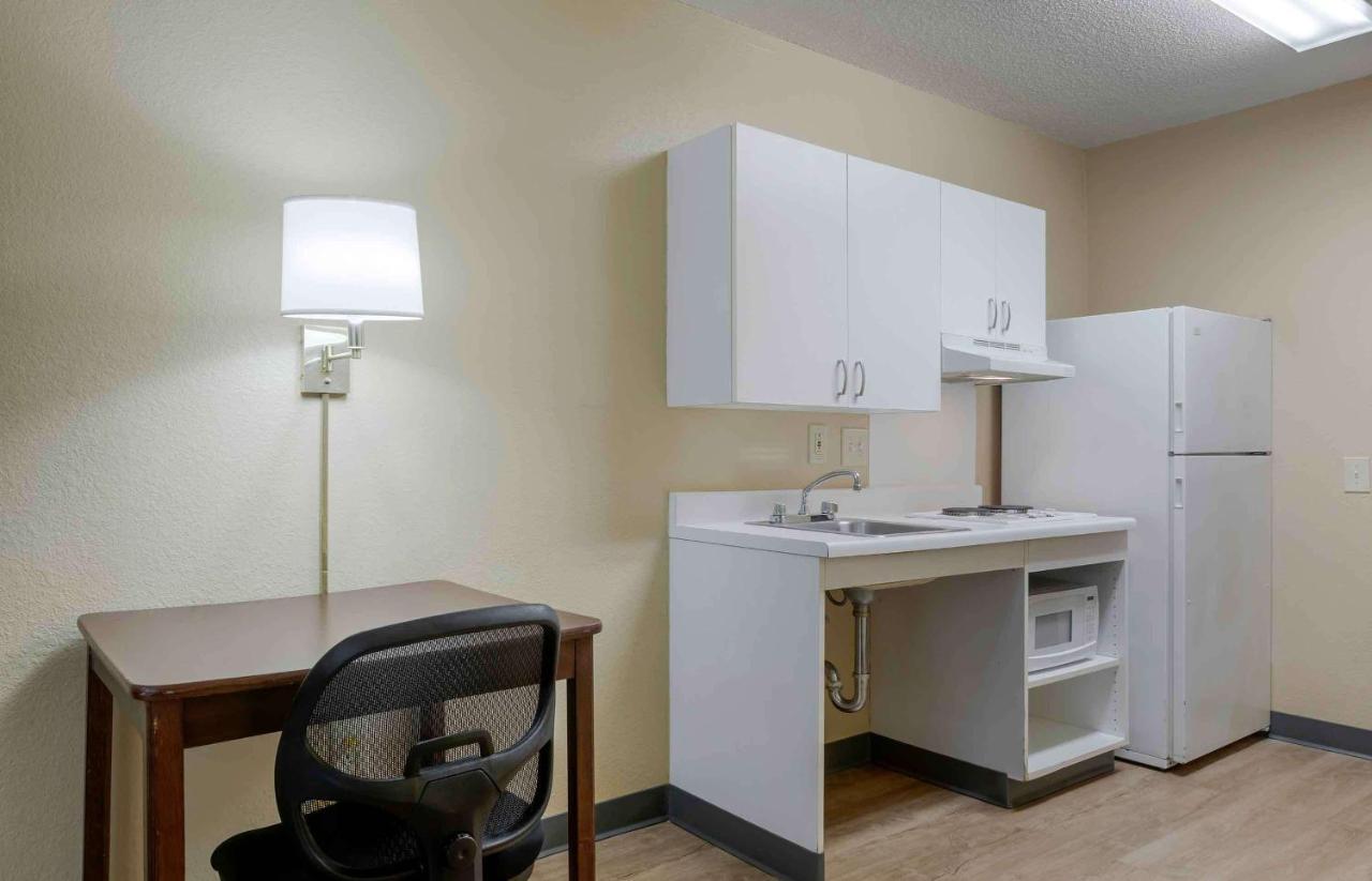 Suburban Studios Copley Akron West Extérieur photo