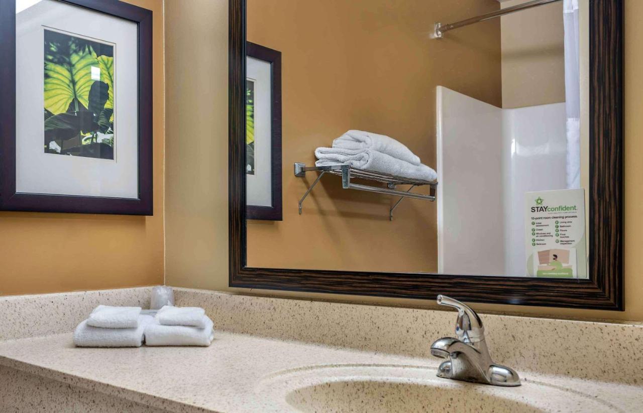 Suburban Studios Copley Akron West Extérieur photo