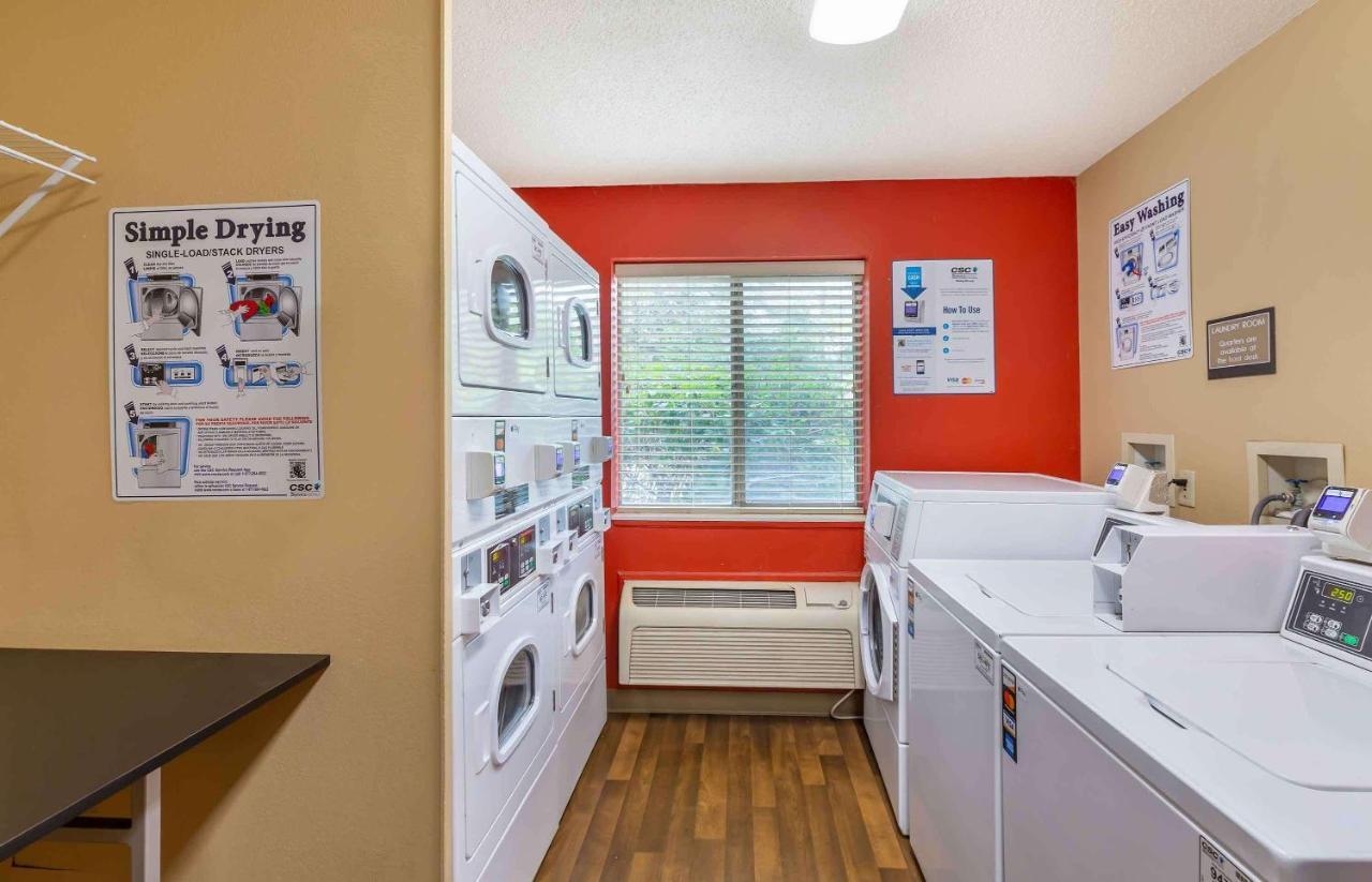 Suburban Studios Copley Akron West Extérieur photo