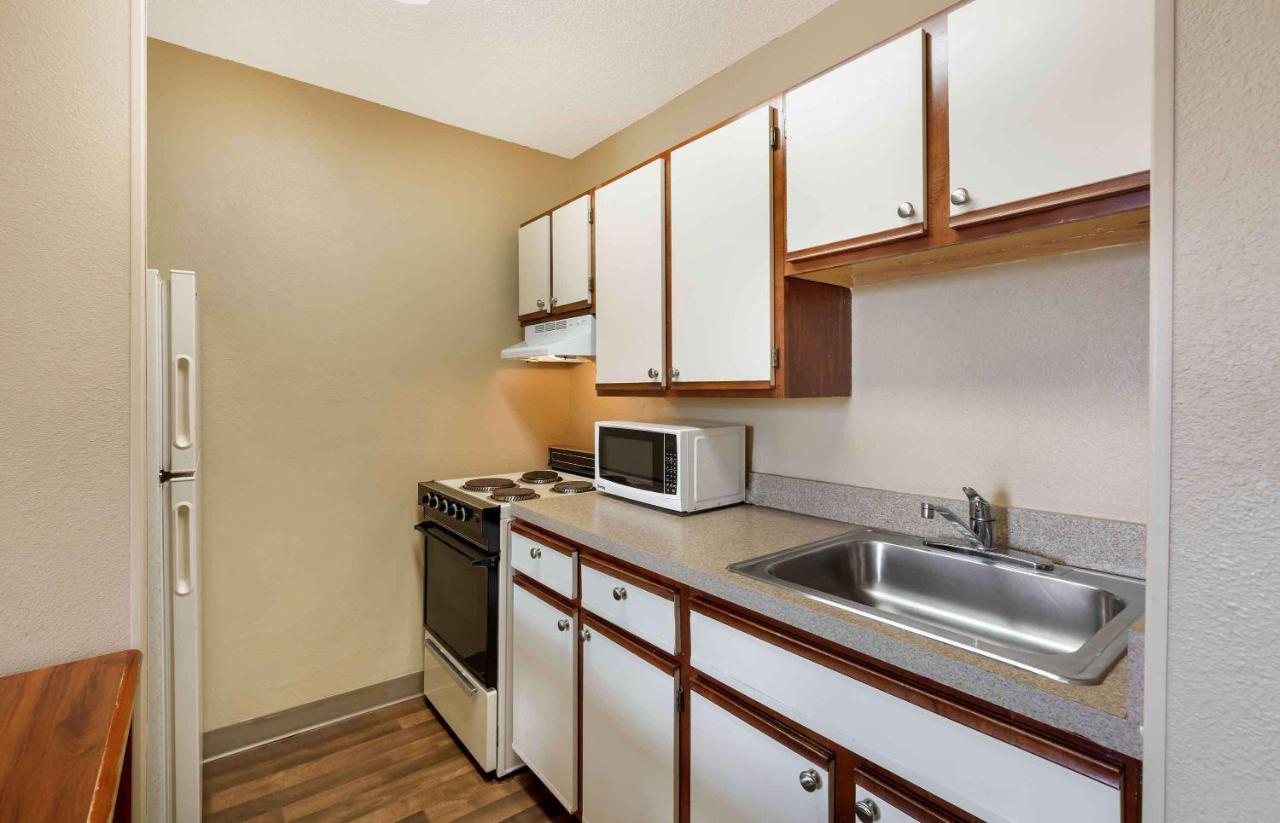 Suburban Studios Copley Akron West Extérieur photo