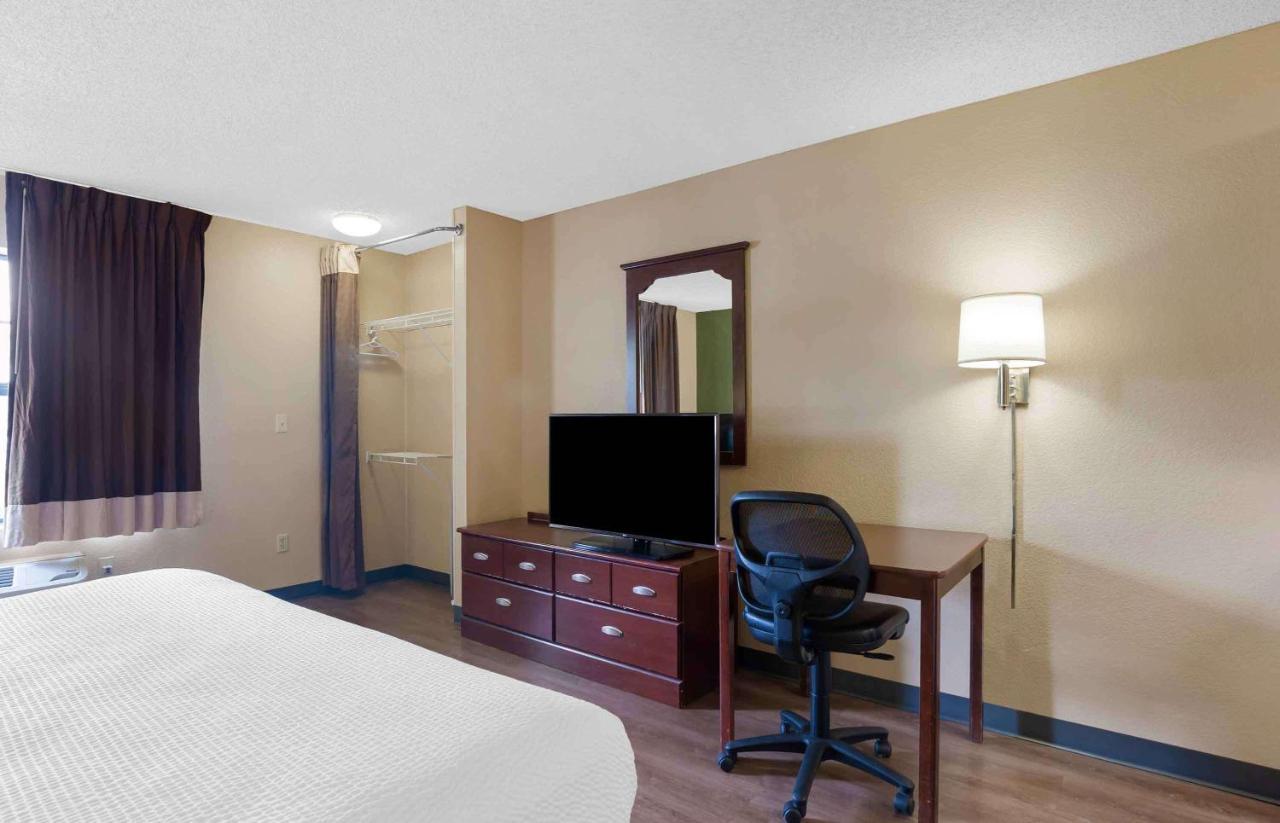 Suburban Studios Copley Akron West Extérieur photo