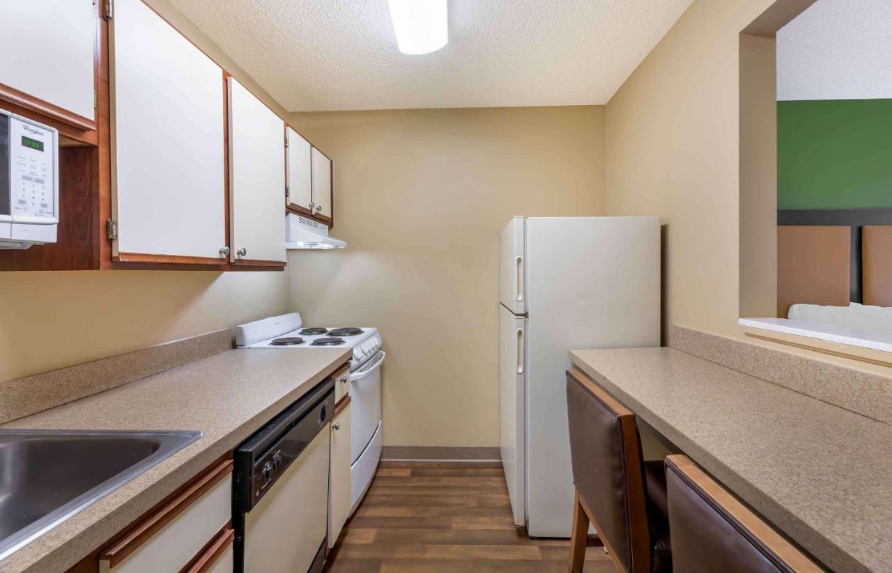Suburban Studios Copley Akron West Extérieur photo