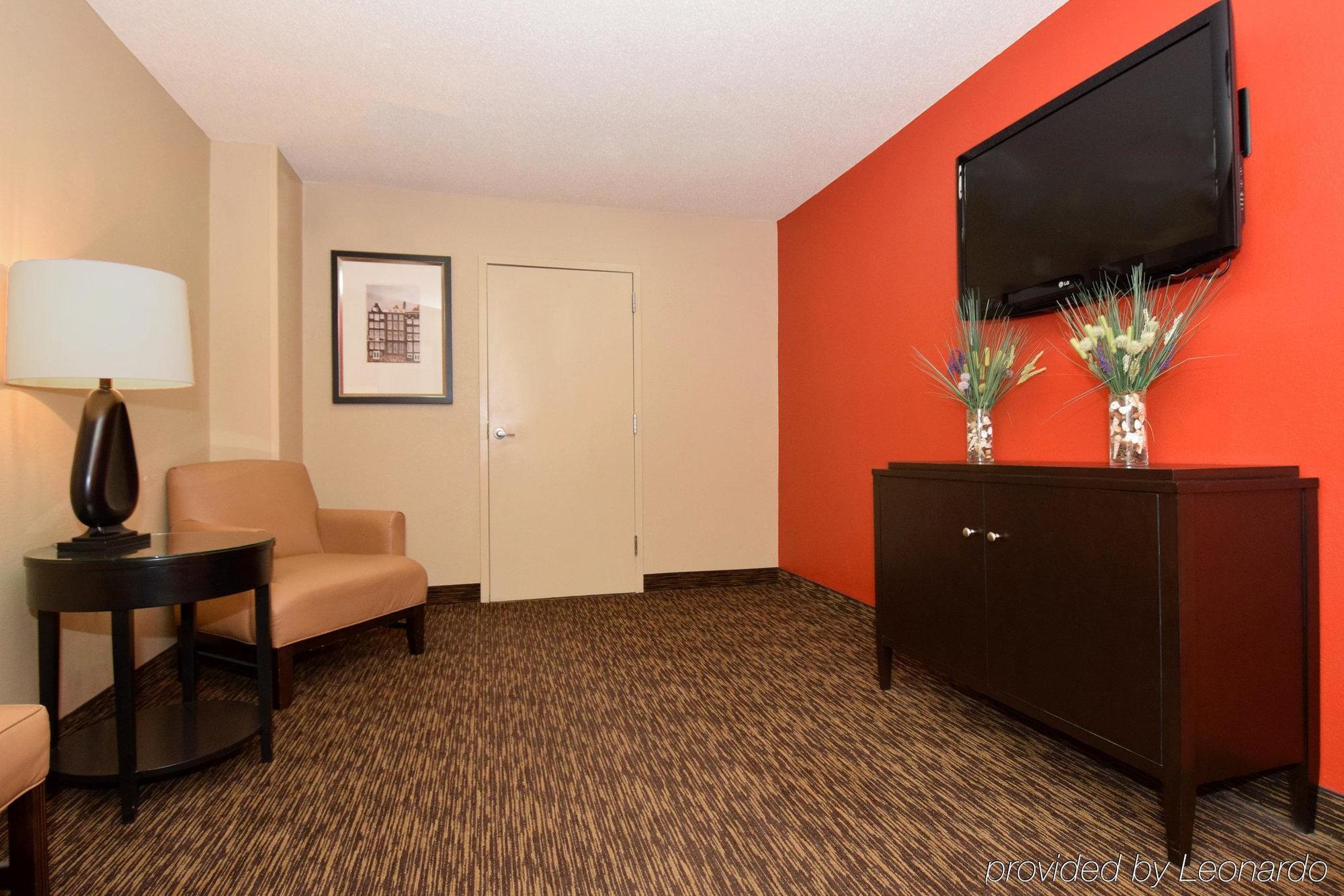Suburban Studios Copley Akron West Extérieur photo