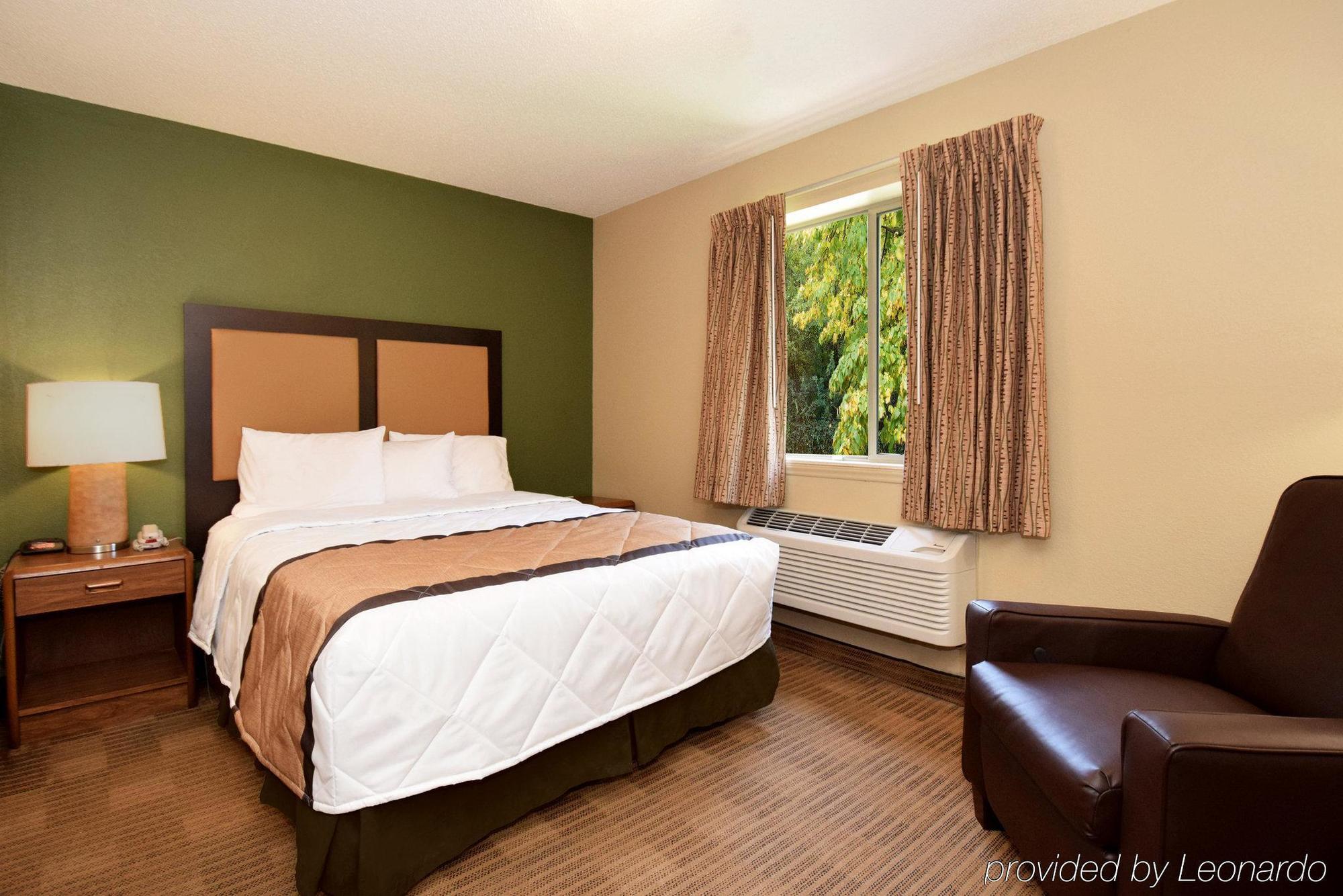 Suburban Studios Copley Akron West Extérieur photo