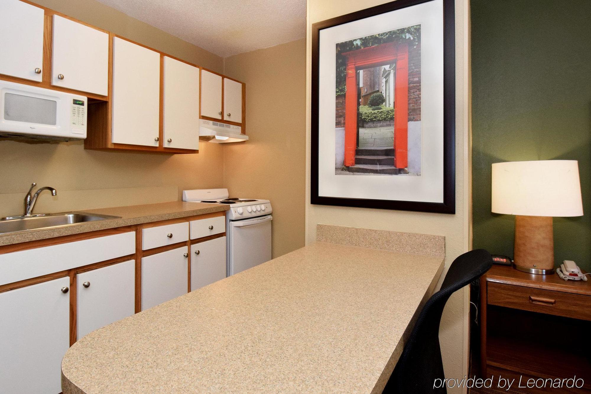 Suburban Studios Copley Akron West Extérieur photo