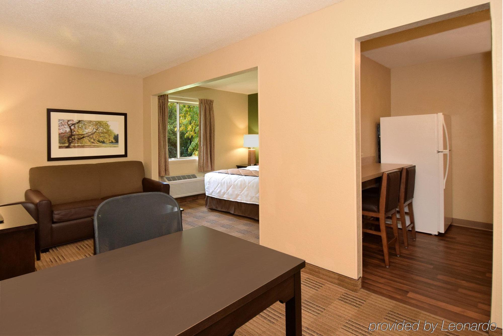 Suburban Studios Copley Akron West Extérieur photo