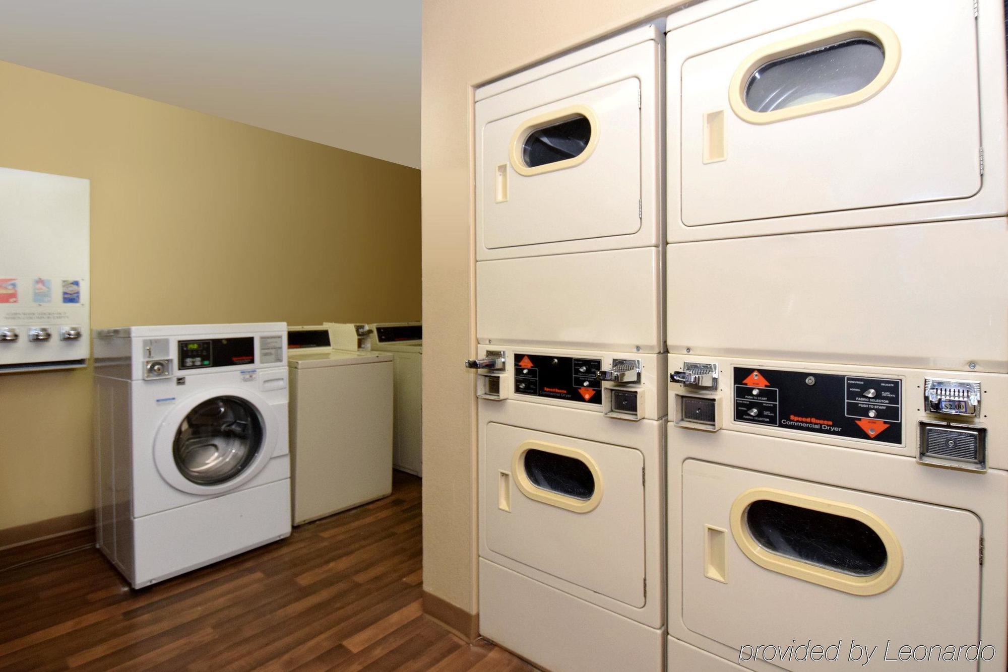 Suburban Studios Copley Akron West Extérieur photo
