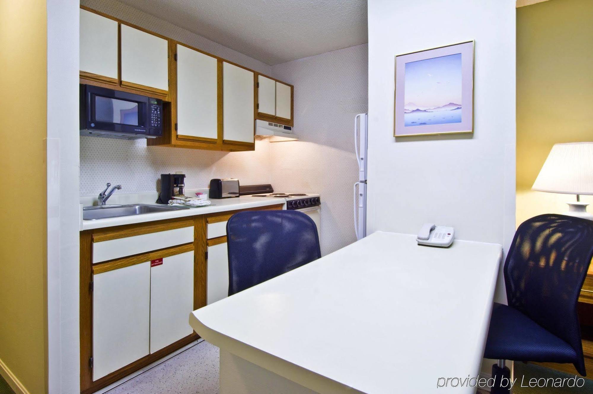 Suburban Studios Copley Akron West Extérieur photo